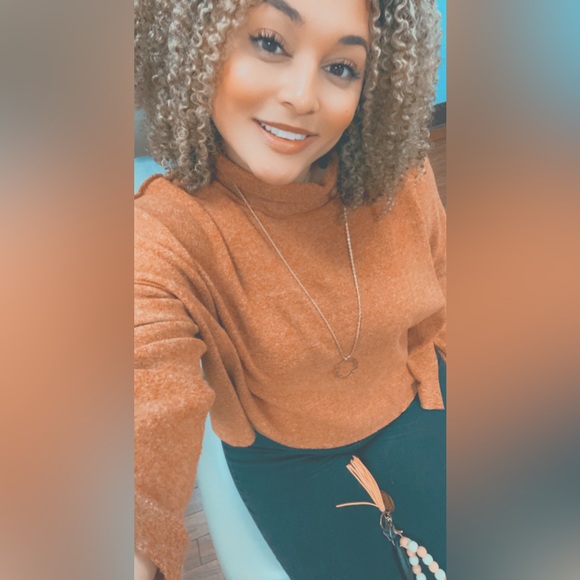 Meet your Posher, Tara - Picture 2 of 2